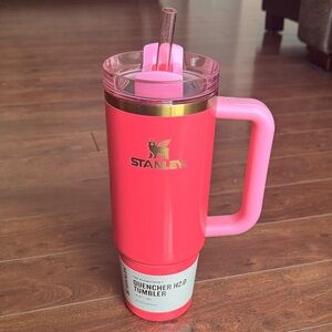 BNIB Stanley Pink Parade 30oz Quencher H2.0 Tumbler